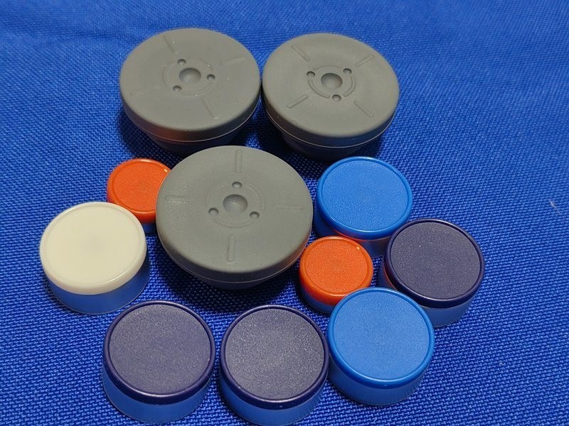 13 ملم 20 ملم 28 ملم 32 ملم الرمادي الصيدلانية كلوروبوتيل بوتيل المطاط مغلق للزجاج القنينة الحقن زجاجة اللقاح