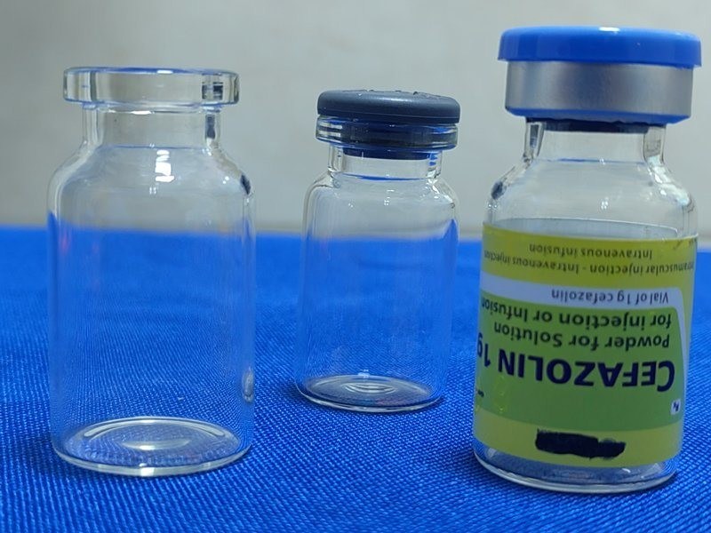 5 مل 7 مل زجاج بوروسيليكات صاف و بني زجاج أنبوبي لقاح مع غطاء بلاستيكي من الألومنيوم